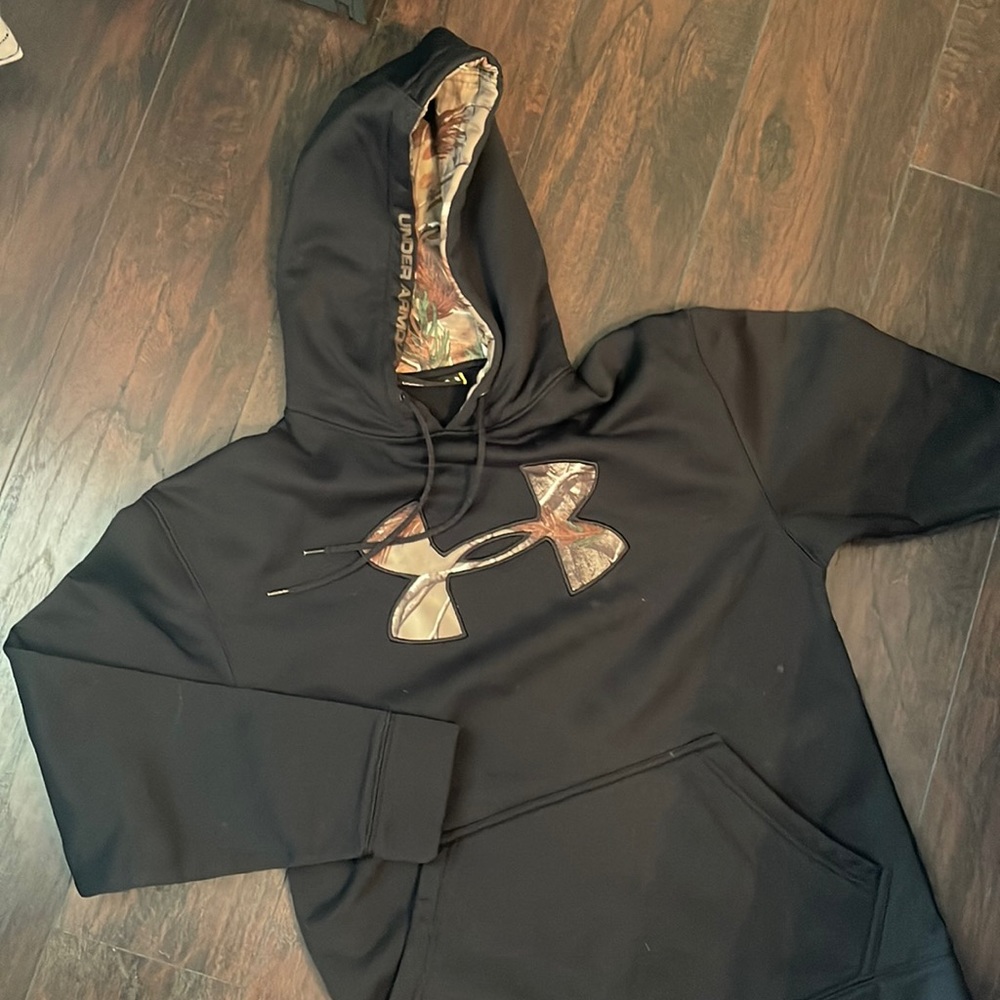 UA - Black and Camo hoodie - S